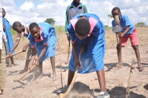 Blog-May10-GirlsDigging